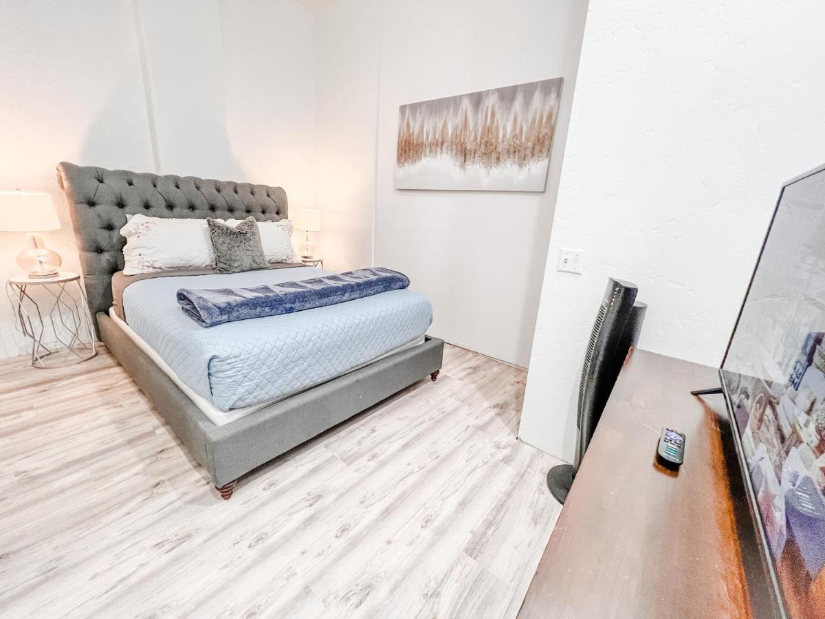 Hotel Gaslamp 2bdrm - W Parking & 5 Beds #403 San Diego